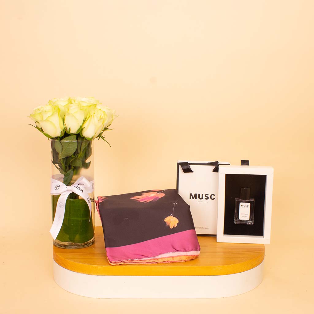 Flowrista Online Flowers Shop وشاح فيلور ليال مع مزهرية مسك القهوة والورود البيضاء