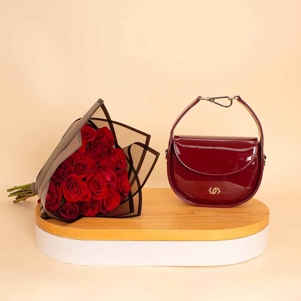 Flowrista Online Flowers Shop حقيبة كوكان نصف قمر برغندي و باقة ورود حمراء