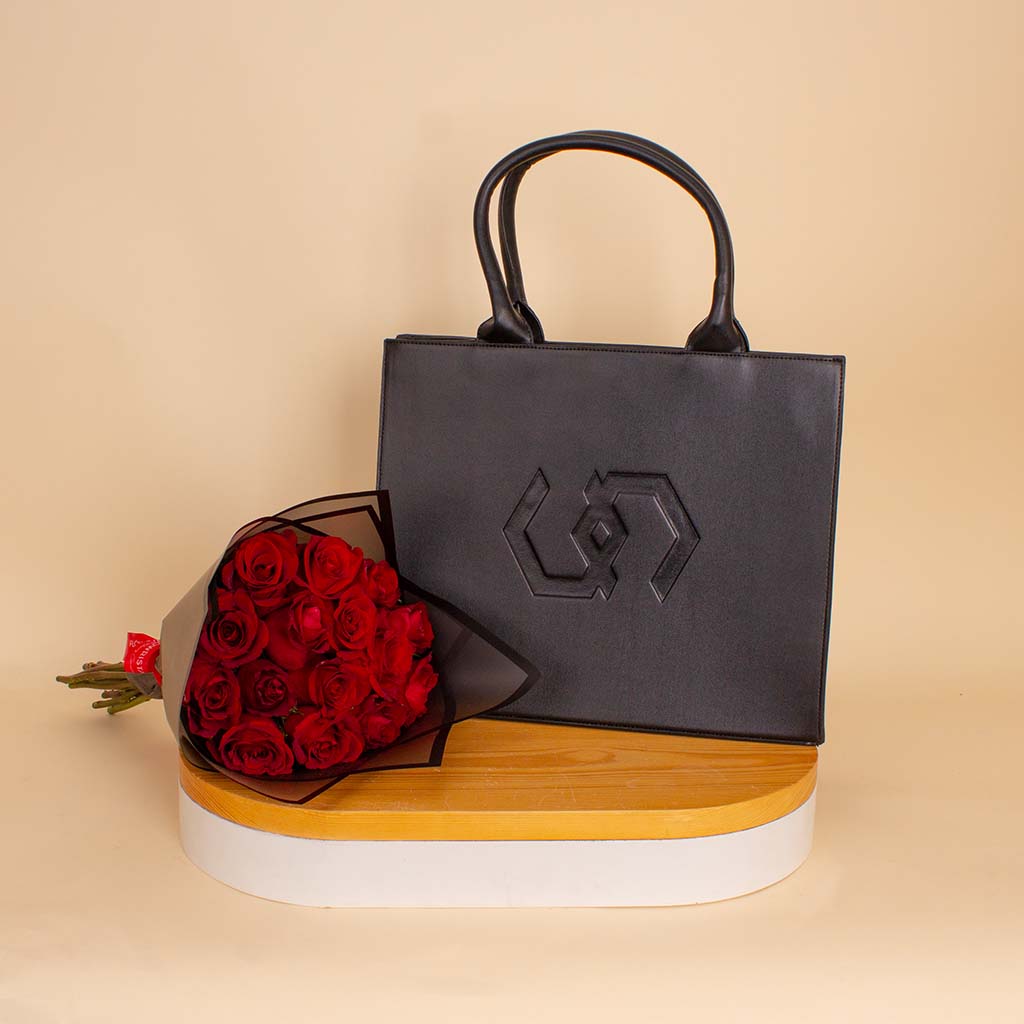 Flowrista Online Flowers Shop حقيبة كوكان الكبيرة سوداء ورود حمراء