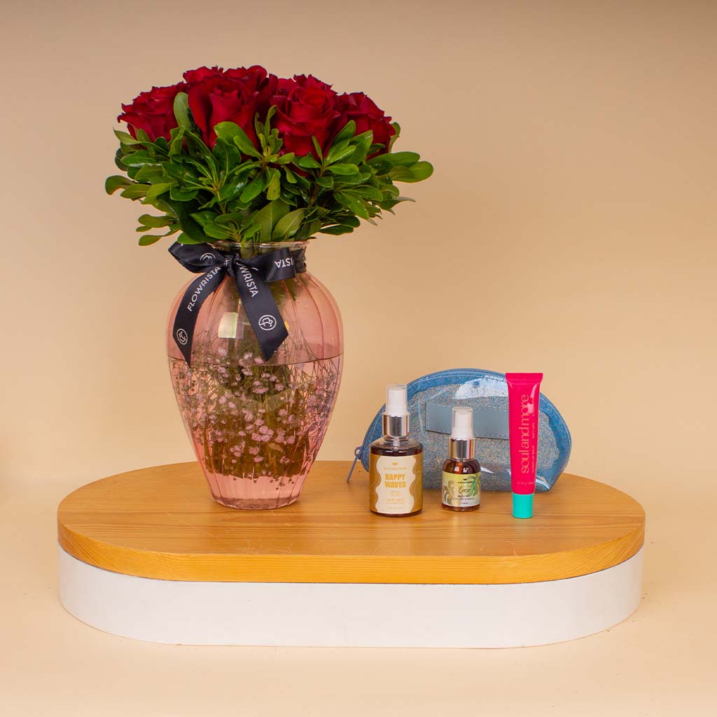 Flowrista Online Flowers Shop مجموعة سول آند مور بيستيز - فانيلا مع فازة 15 وردة حمراء