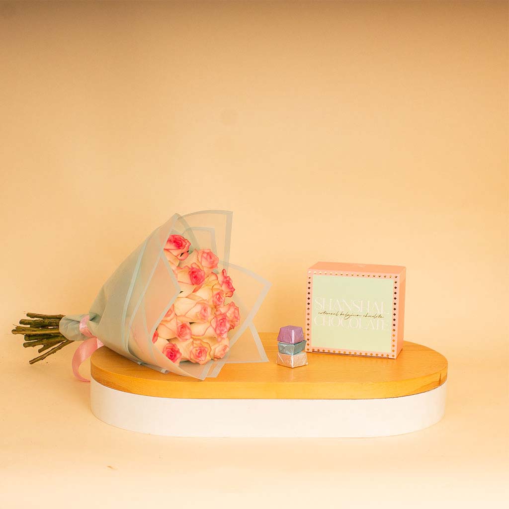 Flowrista Online Flowers Shop Shanshal Luxury Chocolates & Gomilia Roses Bouquet