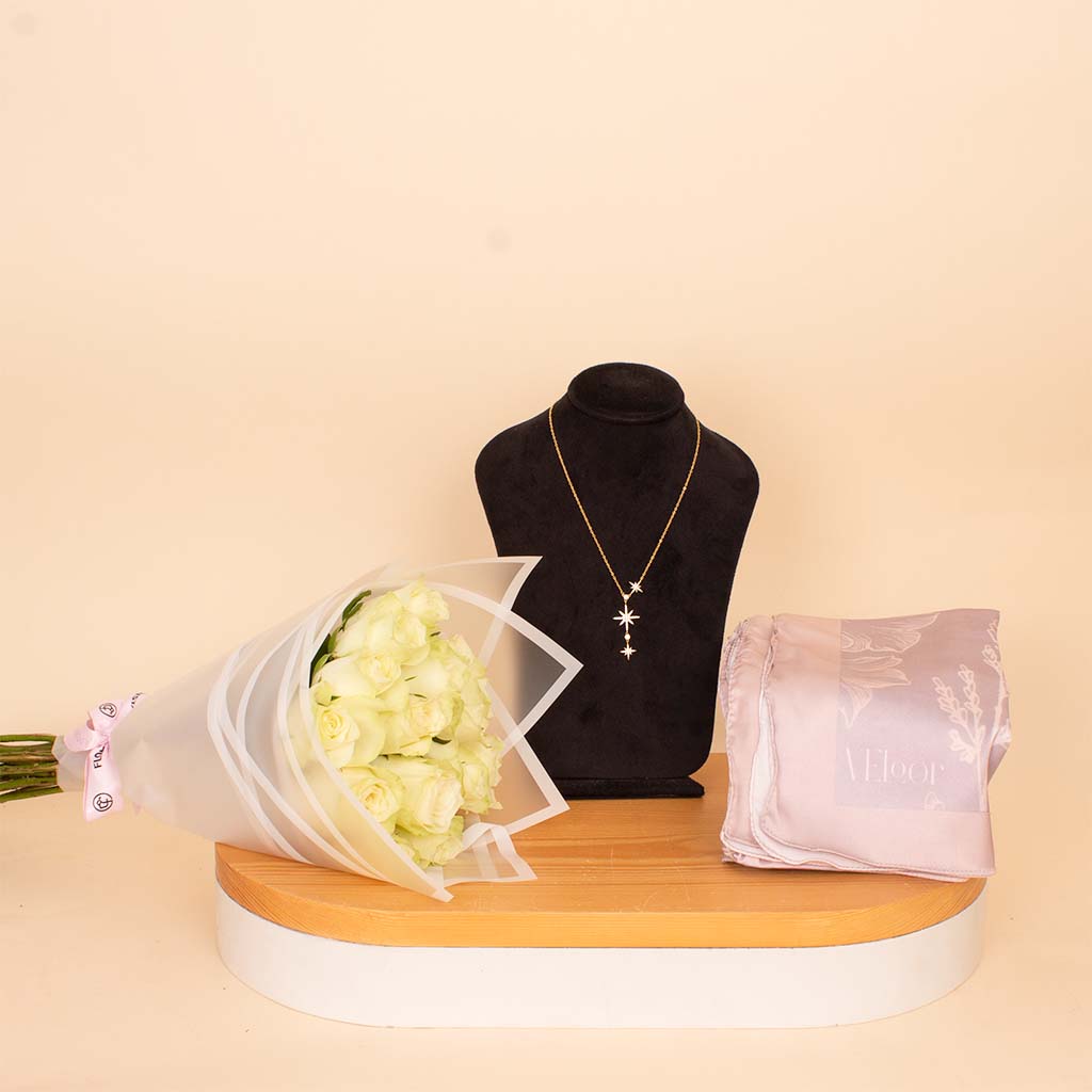 Flowrista Online Flowers Shop وشاح فيرول نور وقلادة فيليزمودا ستارز مع باقة من الورود البيضاء