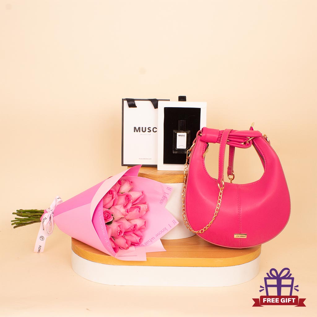 Flowrista Online Flowers Shop حقيبة عالمكي بيلا فوشيا وعطر مسك عود مسك مع باقة من الورود الوردية