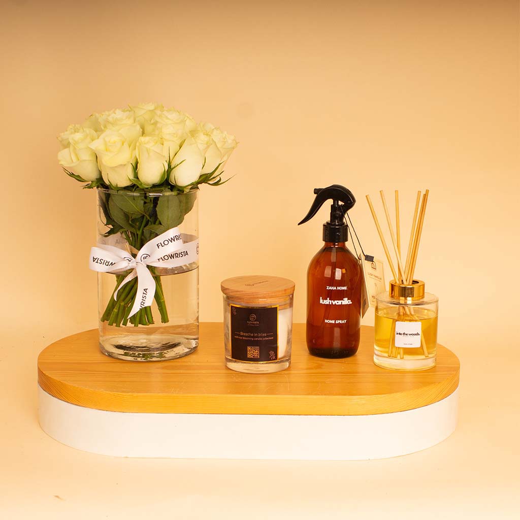 Flowrista Online Flowers Shop باقة زها هوم للسكينة والورود - بخاخ فانيليا مع معطرعود وشمعة بليس مع ورود بيضاء